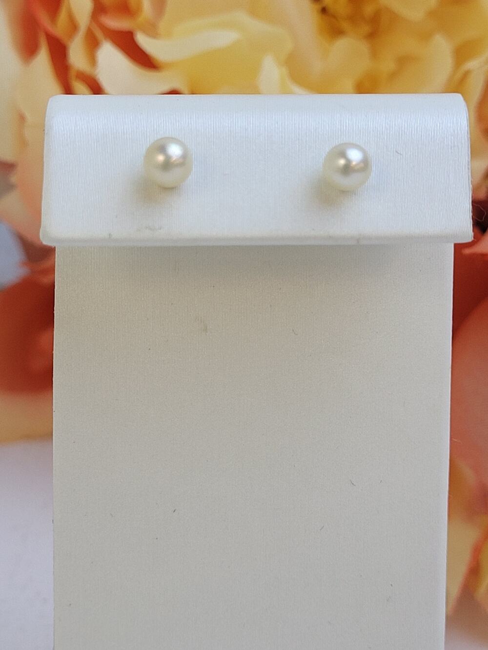 14K Yellow Gold White Pearl Post Earrings 4mm Diameter | .52 Grams